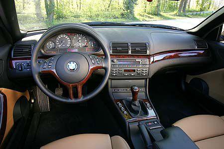 Aus den i-Drive-freien 90ern: fahrerorientiertes Cockpit.