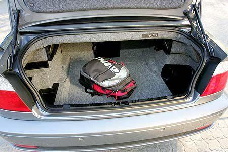 Bis zu 300 Liter Volumen gehen in den BMW-Kofferraum.
