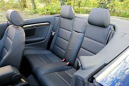 Die serienmäßige Easy-Entry-Funktion erleichtert den Ein- und Ausstieg für Fondpassagiere.