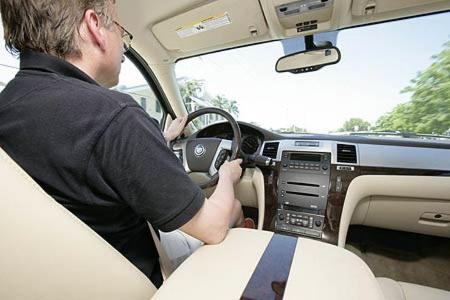 Erhabene Sitzposition und stilvolles Cockpit.