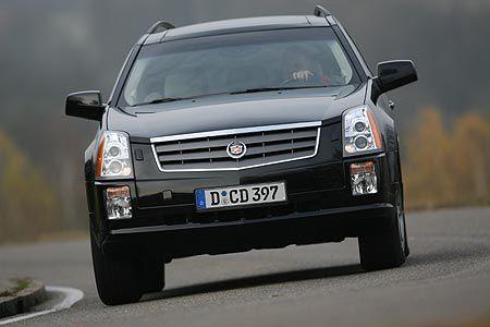 Der Cadillac SRX 3.6 präsentiert sich als Mischung aus Luxuslimousine und Geländewagen.