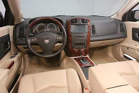 Die hohe Sitzposition schafft das geschätzte SUV-Gefühl, ansonsten präsentiert sich der SRX als Luxus-Cruiser.