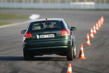 Das straffe Fahrwerk und die breiteren Reifen stempeln den A3 zum Fahrdynamiker