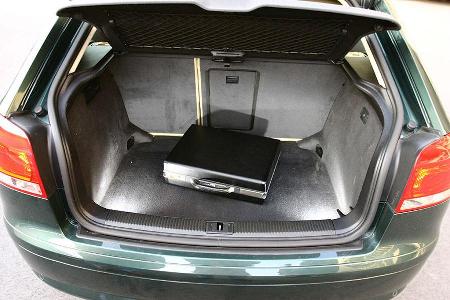 Der Gepäckraum des Audi ist mit Velours ausgekleidet und fasst 350 Liter