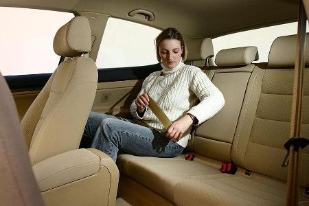 Viel Freiheit für Kopf und Beine, Sicherheit durch serienmäßige Seitenairbags