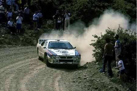 Die Schlüssel-Rallye 1983 ist Griechenland. Als der Quattro von Hannu Mikkola ohne Öl den Motorentod stirbt, holt Röhrl im h...