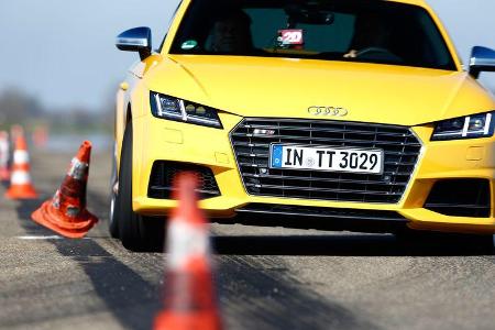 Audi TTS Coupé, Frontansicht, Slalom
