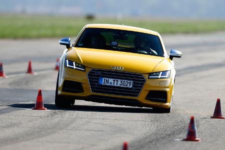 Audi TTS Coupé, Frontansicht, Slalom