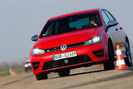 VW Golf R, Frontansicht, Slalom