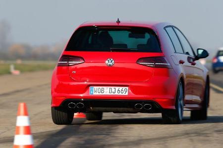 VW Golf R, Heckansicht, Slalom