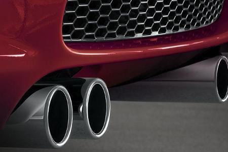 Die vier Endrohre sind kreisrund und gerade geschnitten.