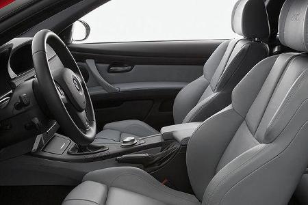 Sportsitze halten die Insassen auf Kurs.