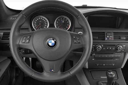 Kennzeichnend für das M3-Cockpit sind Doppelrundinstrumente ...