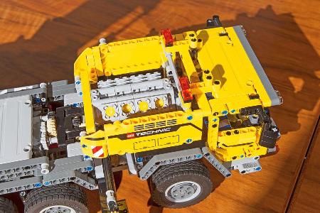 Lego-Technik, V8-Motor