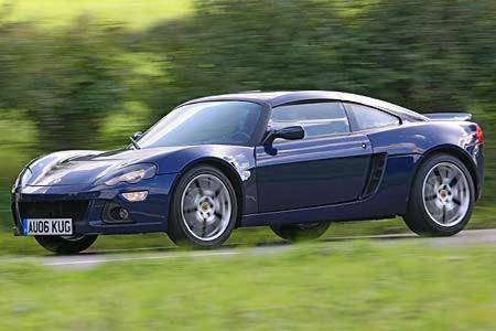 Sie zeigt im Profil die typische Lotus-Silhouette, wirkt aber
gestreckter und dank glatterer Flächen eleganter.