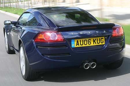 Der Europa ist zwölf Zentimeter länger als der Elise, aber kaum höher.