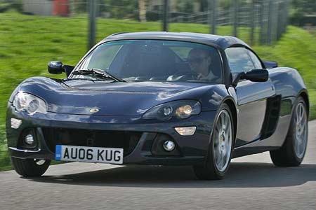 Sein größerer Radstand ergibt sich aus dem neuen Stahl-Hilfsrahmen, der durch die Wahl des Motors notwendig wurde.