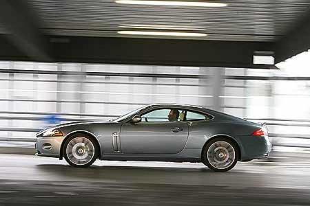 Die Kiemen in den vorderen Kotflügeln sind ein charmanter Design-Gag, der die Seitenlinie strafft Â aber eine Funktion erfü...