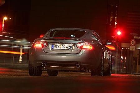 Figur betont: Üppige Hüften zählen seit dem E-Type-Mythos zur Jaguar-Folklore.