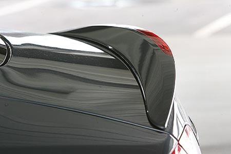 Ein kleiner Spoiler krönt das Heck.