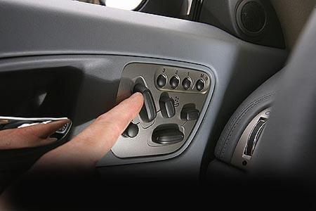 Elektrische Helfer bringen die Passagiere in Positur.