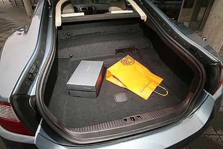 Ausreichender Kofferraum, Rücksitze nicht vorklappbar.