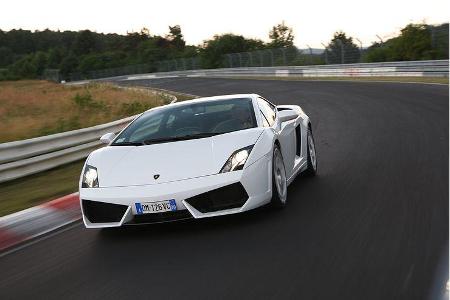 Der völlig neu konstruierte V-Zehnzylinder im Gallardo LP 560-4 weist einen Bankwinkel von 90 Grad auf.