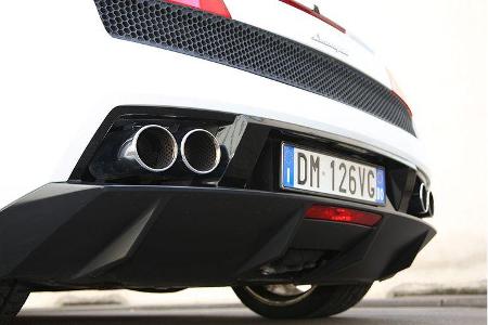 Die Intensität des akustischen Beitrags macht der im Rücken der Besatzung installierte Zehnzylindermotor mehr als andere von...