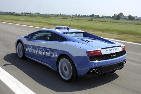 27 Herren und drei Damen fahren den Dienst-Gallardo.