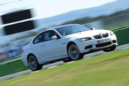 Der nach dem GT4-Reglement aufgebaute M3 bringt Motorsport auf eine einfache, plausible Formel: Gefahren wird mit einem nahe...
