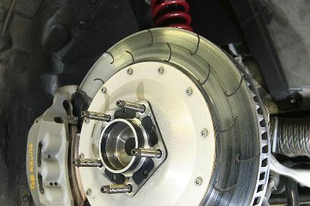 Die größte Modifikation betrifft die Bremsen. Dort kommt eine Spielvariante der Bremsanlage aus dem Kundensport-BMW Z4 M zum...