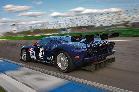 Dank dreistufig verstellbarem Heckflügel und Diffusor wird Abtrieb an der Hinterachse generiert.