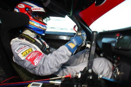 Beim Renneinsatz herrschen im Cockpit Temperaturen von bis zu 55 Grad Celsius.