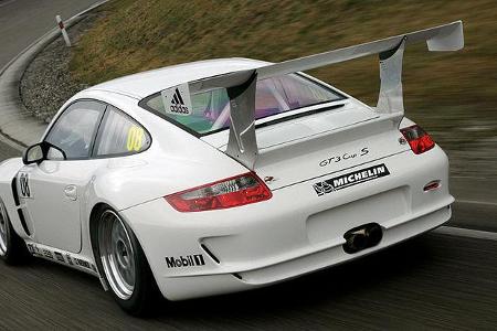 Das in Weissach entwickelte und gebaute Fahrzeug wird in internationalen Meisterschaften eingesetzt, die nach dem FIA GT3-Re...