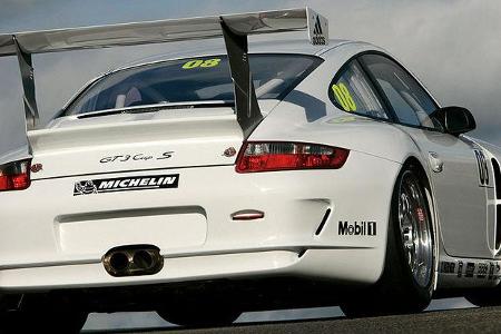 Der 3,6-Liter-Boxermotor ist weitgehend identisch mit dem Triebwerk, das imPorsche Mobil1-Supercup und den internationalen C...