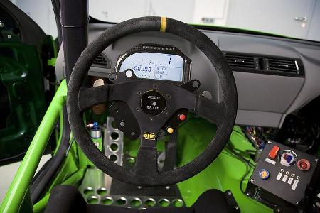 Puristisches Rennambiente im Innenraum.