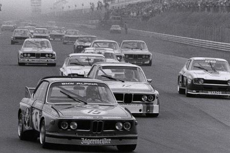1973 · Startphase 6 Stunden-Rennen Nürburgring: Niki Lauda im BMW ALPINA 3,5 CSL Coupé vor Hans-Joachim Stuck (BMW) und Joch...