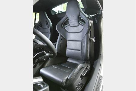 ... wie die formidablen Sportsitze und die 19 Zoll großen Schmiedefelgen.