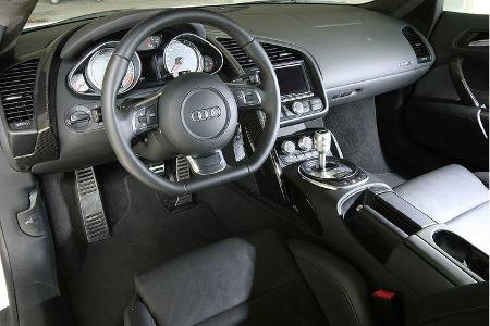 Die Eleganz und Großzügigkeit des ergonomisch einwandfreien Cockpits ist hingegen Serie.