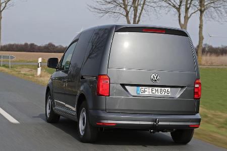 In der sparsamsten Version verbraucht der VW Caddy 4 nur 4,6 l/100 Km, die trinkfesteste Variante schluckt immernoch moderat...