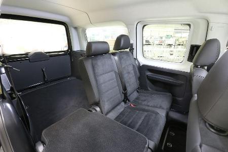 Das daurch entstehende Mehr an Kofferraumvolumen ist deutlich ersichtlich.