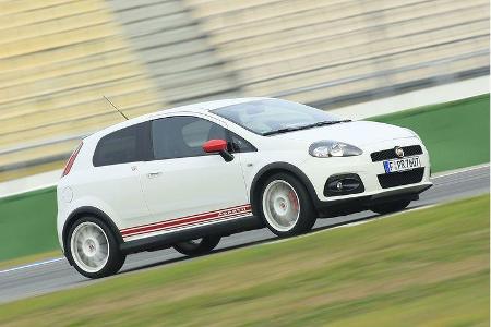 Den stämmigen Auftritt verdankt er vornehmlich seinen großen 18-Zoll-Rädern.