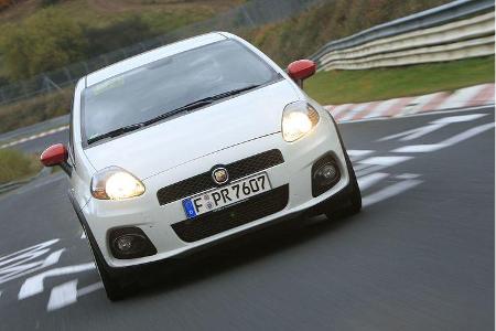 In puncto Drehmoment profitiert das zierliche Vierzylinder-Aggregat noch deutlicher: 270 Newtonmeter bei 2.750/min (Serie 23...