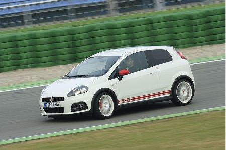 Dem Fahrwerk-Setup inklusive der mit gelochten Scheiben antretenden Bremsanlage sollten die Ingenieure noch Feintuning anged...