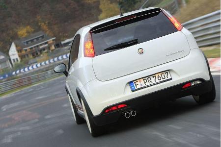 Bescheidene 1.259 Kilogramm bringt der Abarth auf die Waage.