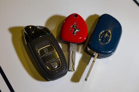 Ferrari 458 Speciale A, Lamborghini Aventador Roadster, Maserati Gran Cabrio MC