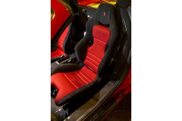 Ferrari 458 Speciale A, Fahrersitz