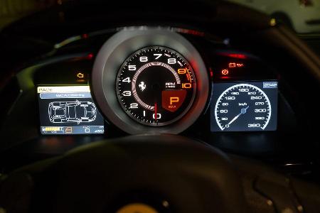 Ferrari 458 Speciale A, Rundinstrumente