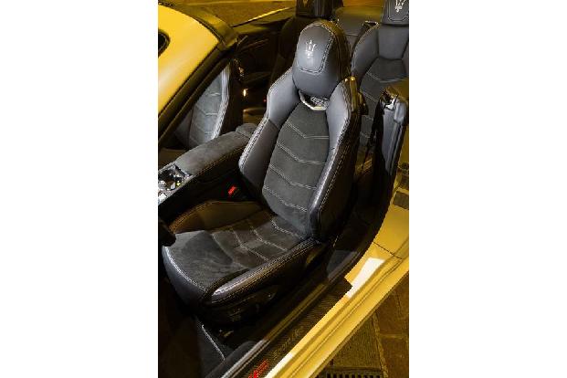 Maserati Gran Cabrio MC, Fahrersitz