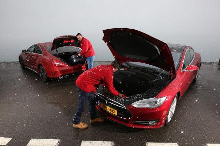 Tesla Model S P85D, Mercedes CLS 63 AMG S 4Matic, Kofferraum